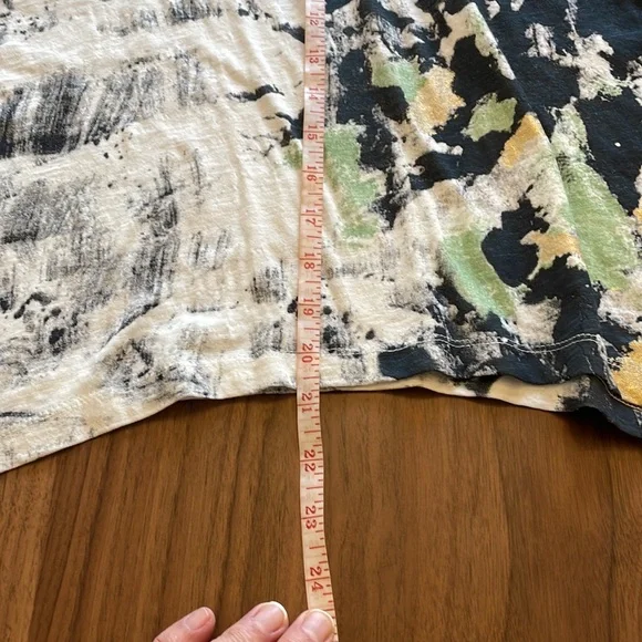 ANTHROPOLOGIE AKEMI + KIN long sleeved asymmetrical T-shirt with flared sleeves. - Picture 12 of 16